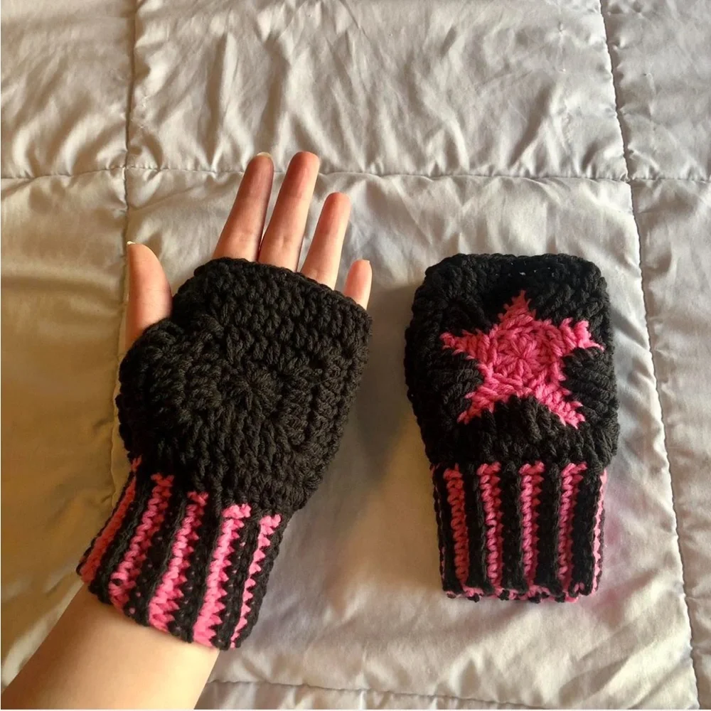 crochet black and pink star fingerless gloves/handwarmers